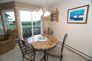 40-inch TV with cable channels, fireplace, Netflix