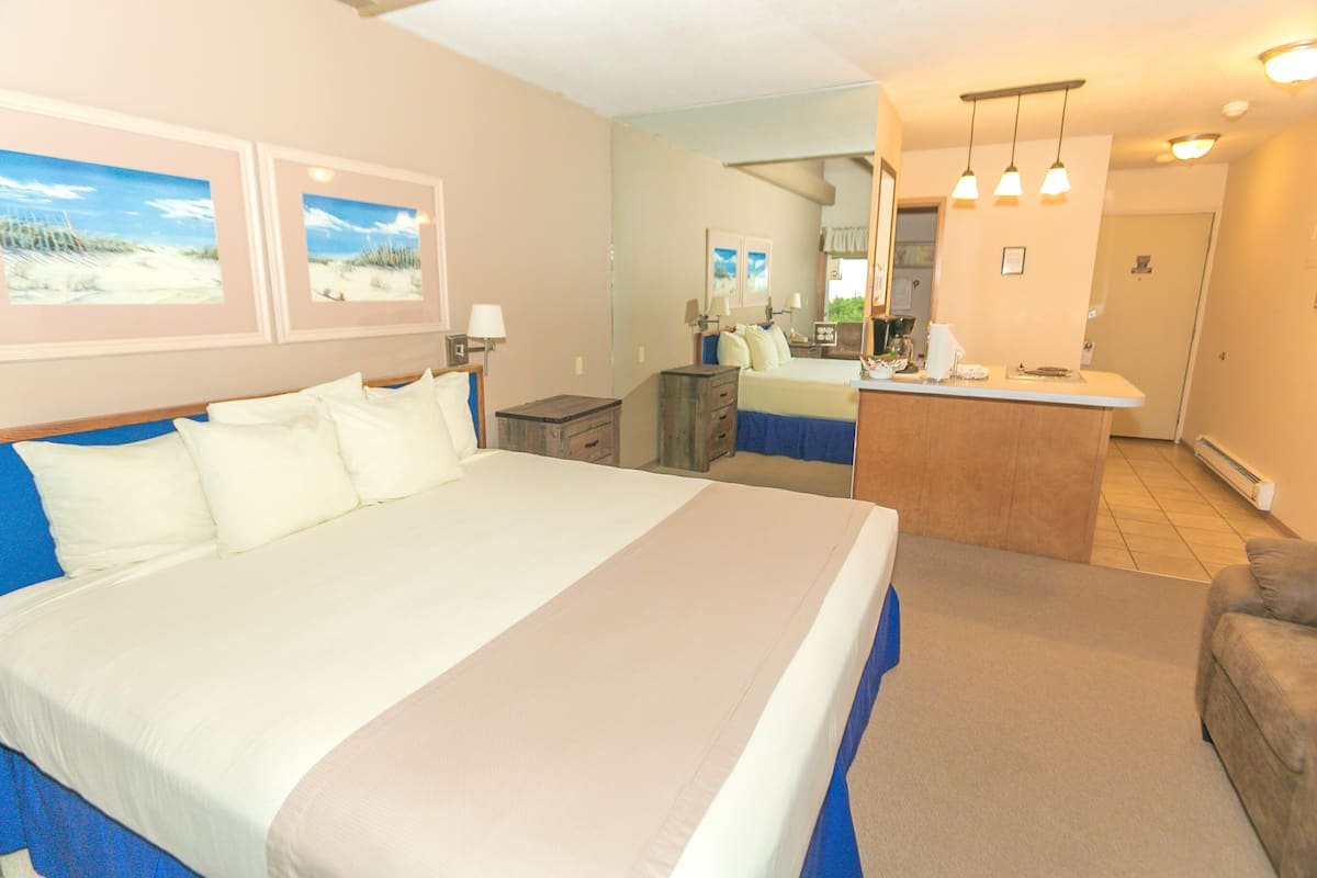 1 bedroom, individually decorated, individually furnished