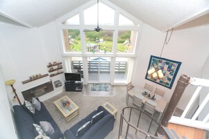 40-inch TV with cable channels, fireplace, Netflix