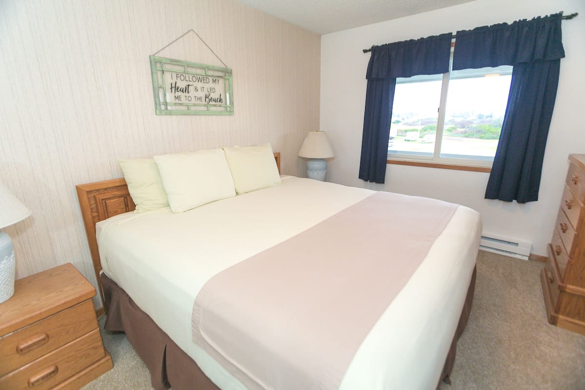 1 bedroom, individually decorated, individually furnished