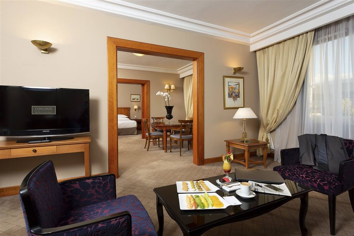 hypo-allergenic bedding, minibar, in-room safe, desk