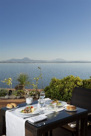 Café da manhã, almoço e jantar