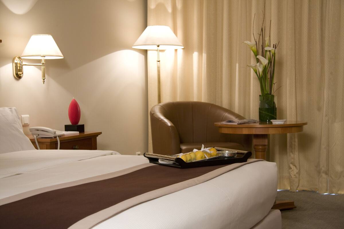 hypo-allergenic bedding, minibar, in-room safe, desk