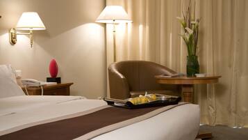 Literie hypoallergénique, minibar, coffres-forts dans les chambres