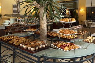 Daily buffet breakfast (TND 40 per person)