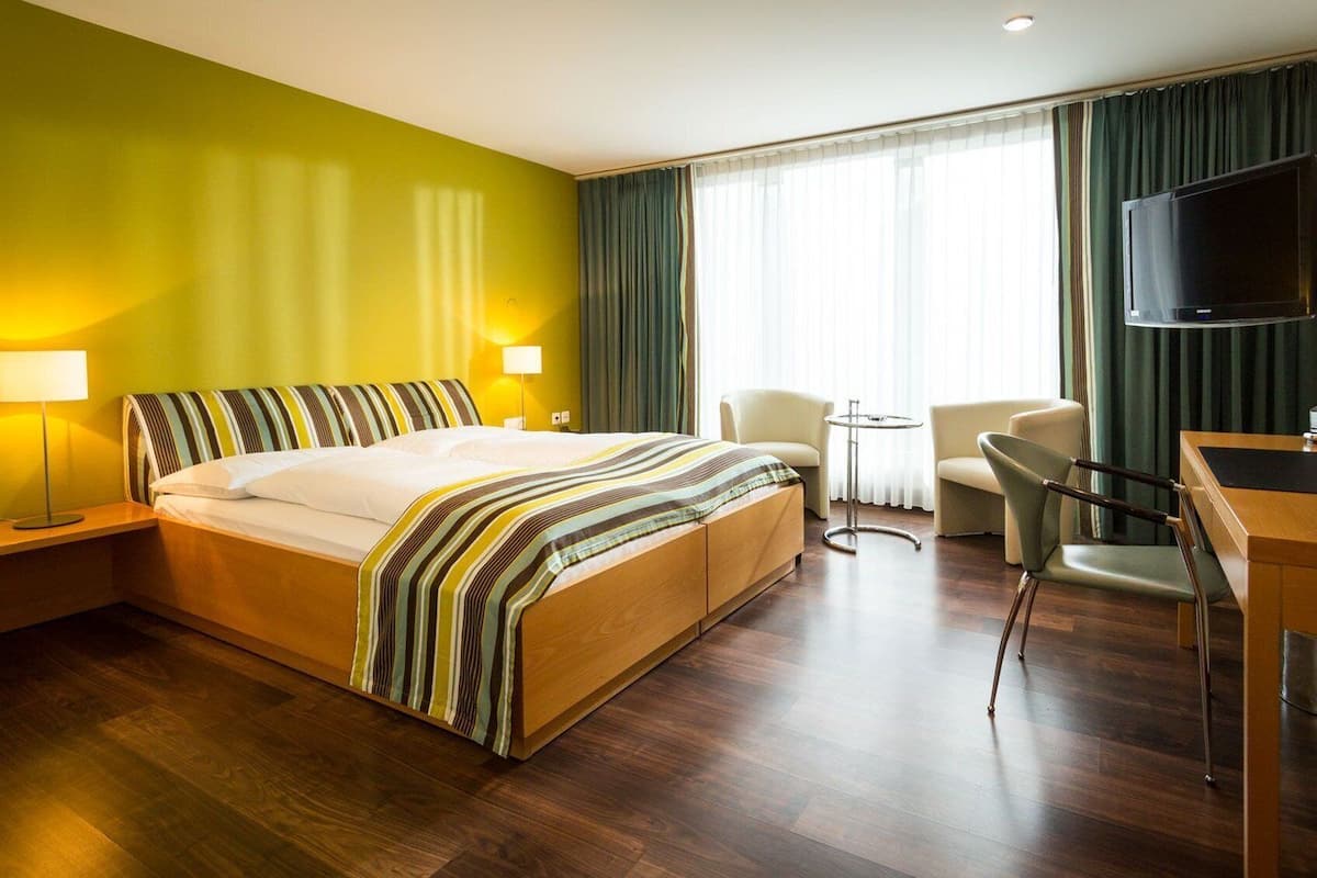 Premium bedding, minibar, in-room safe, desk