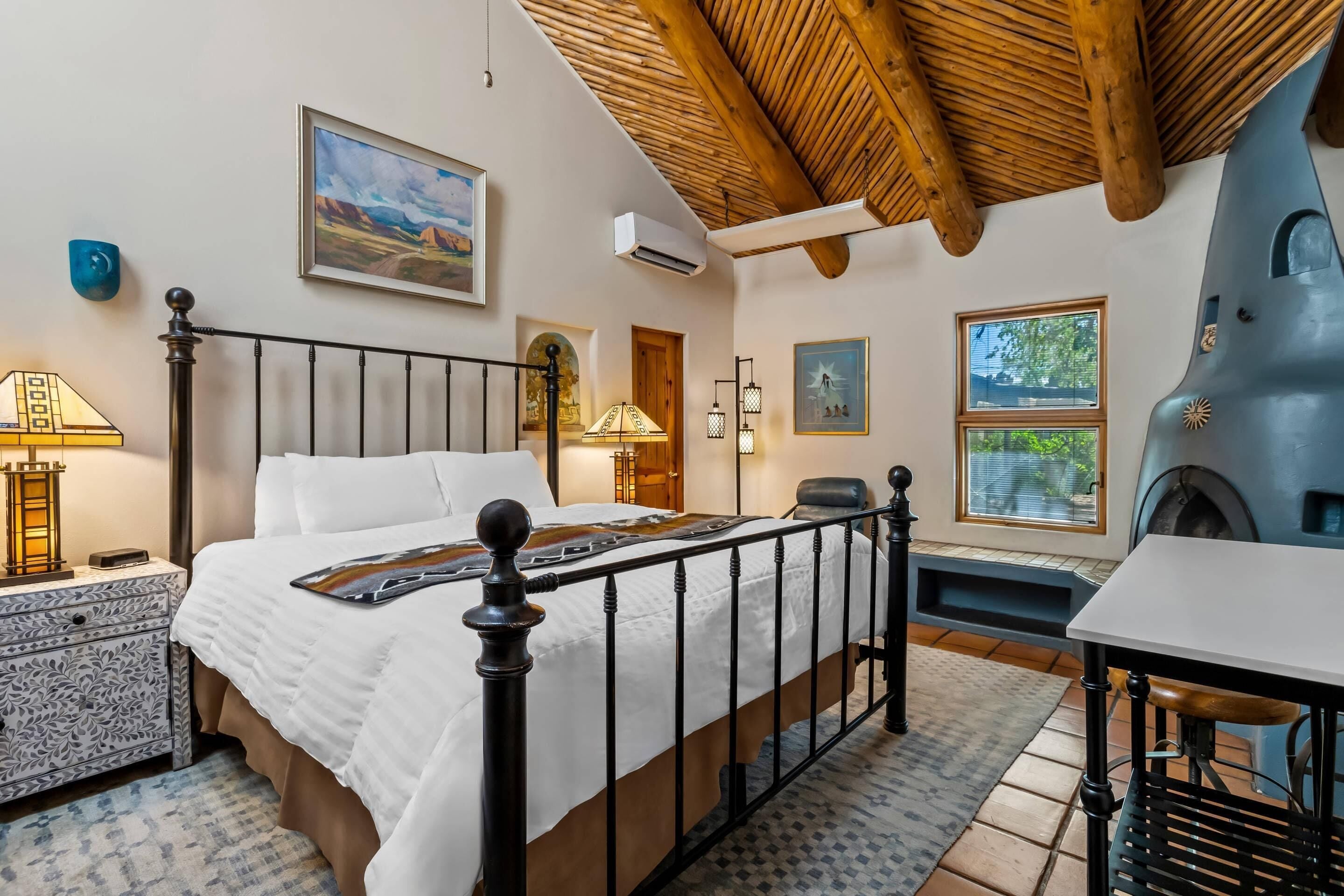 客房, 1 張特大雙人床, 非吸煙房, 壁爐 | 獨特裝潢、布置獨特、熨斗/熨衣板、免費無線上網