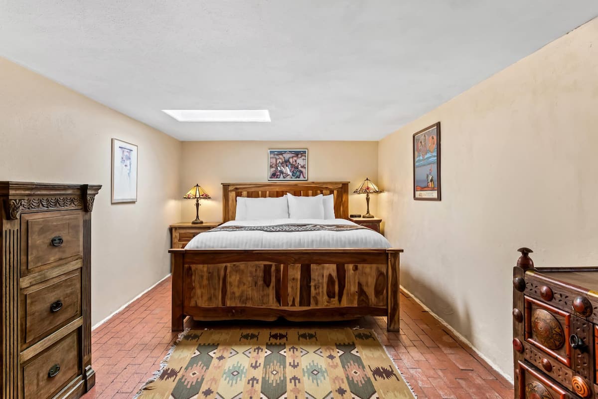 Habitación, 1 cama King size y sofá cama, para no fumadores | Decoración personalizada y muebles diferentes