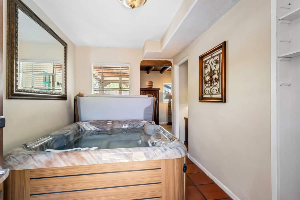 Habitación estándar, 1 cama Queen size, para no fumadores | Decoración personalizada y muebles diferentes