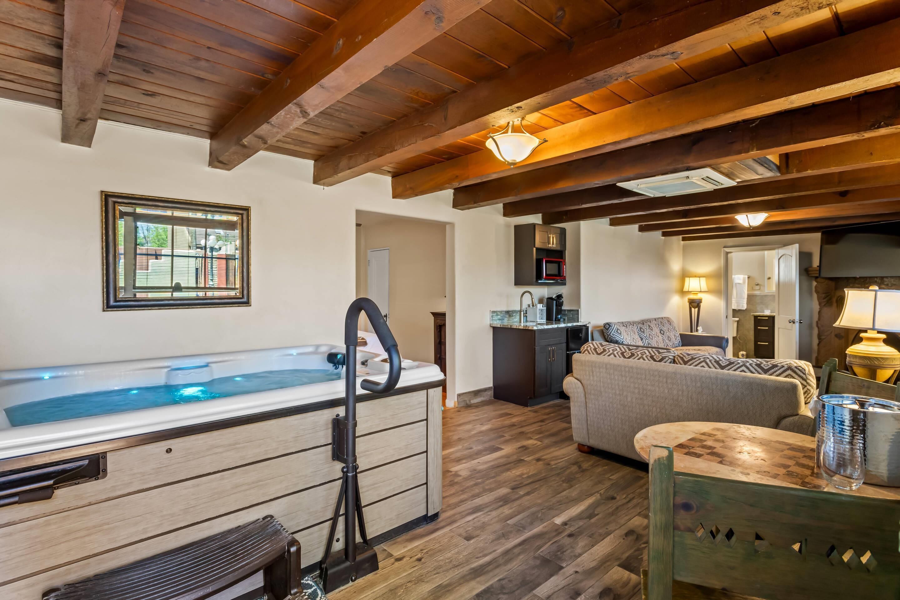 room, 1 king bed, non smoking, hot tub | individually decorated, individually furnished, iron/ironing board