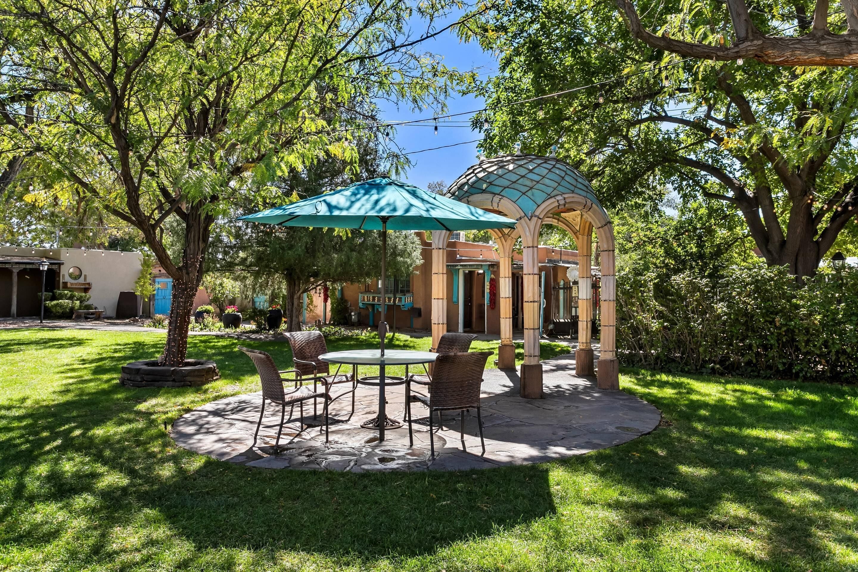 客房, 1 張特大雙人床和 1 張沙發床, 非吸煙房 | 獨特裝潢、布置獨特、熨斗/熨衣板、免費無線上網