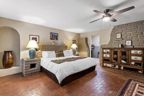 Individually decorated, individually furnished, iron/ironing board - Casas de Suenos Old Town Historic Inn, an Ascend Collection Hotel (Albuquerque)