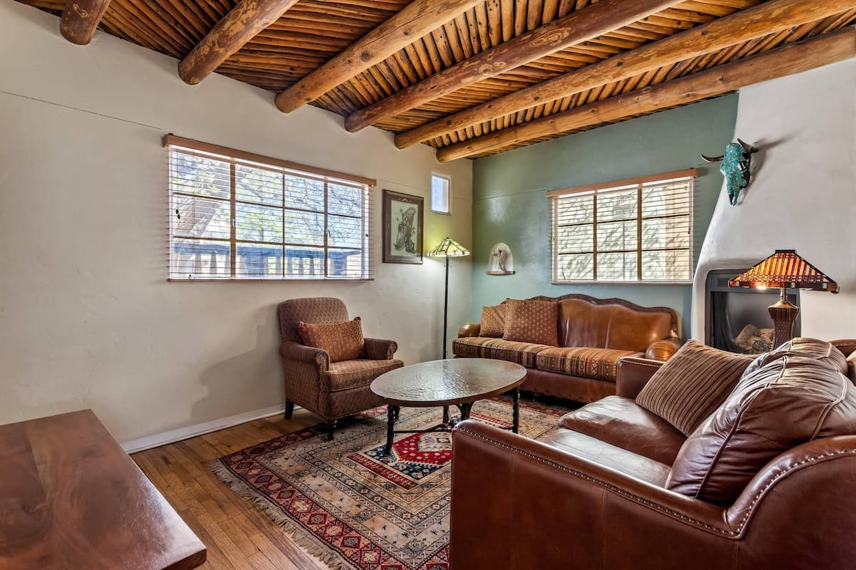 Suite, 2 Tempat Tidur Queen, Bebas Asap Rokok | Didekorasi berbeda-beda dan dilengkapi dengan perabotan berbeda-beda