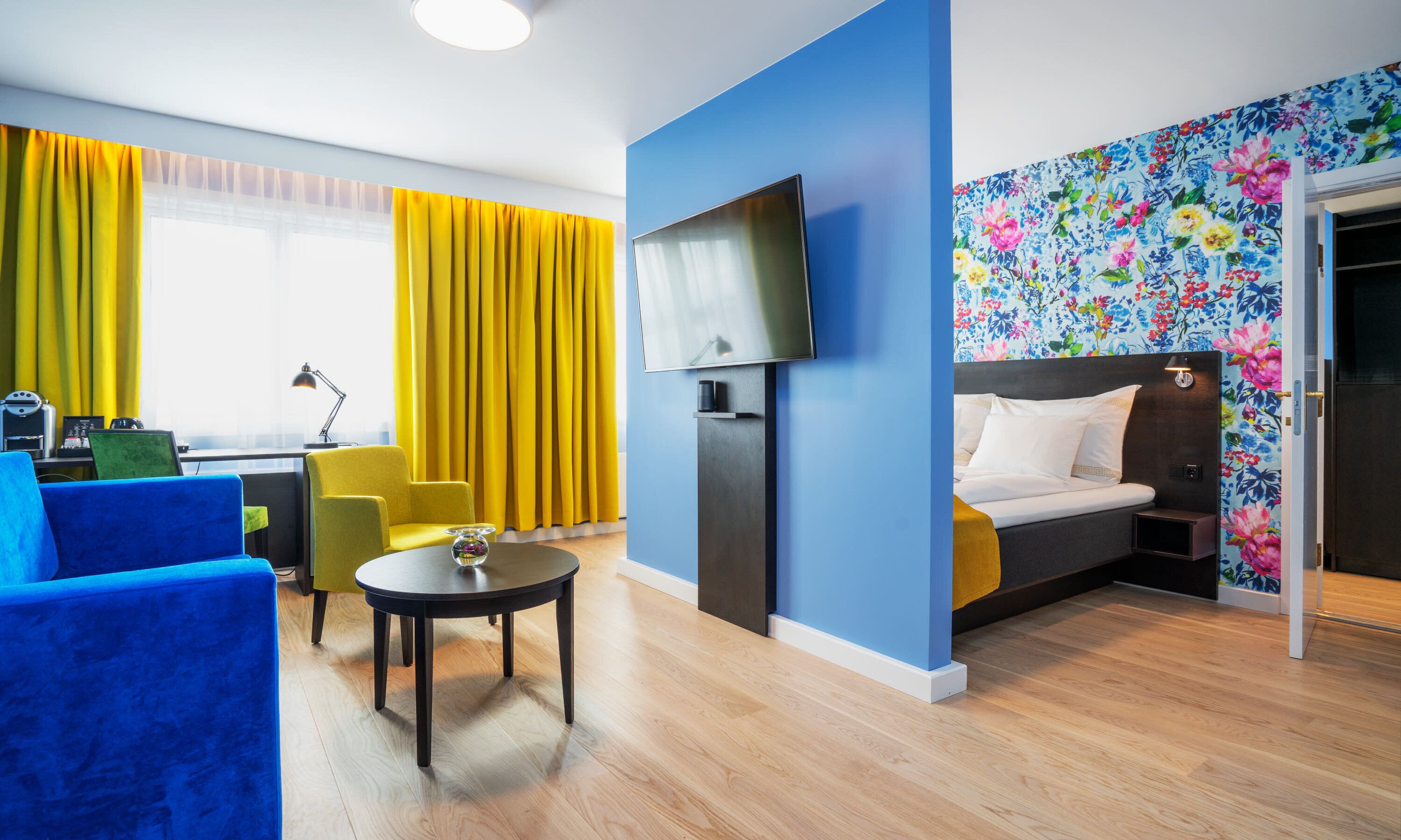 business room, non smoking | hypo-allergenic bedding, minibar, in-room safe, desk