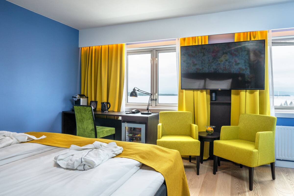 superior room, non smoking | hypo-allergenic bedding, minibar, in-room safe, desk