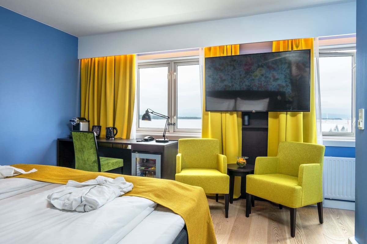 Superior Room, Non Smoking | Peralatan tempat tidur hipoalergenik, bar mini, peti besi dalam bilik