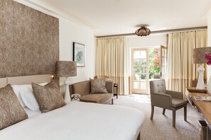 高級寢具、客房內保險箱、書桌、免費無線上網