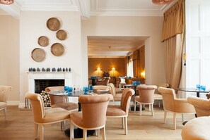 2 間餐廳，供應英國料理