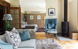 高級寢具、客房內保險箱、書桌、免費無線上網