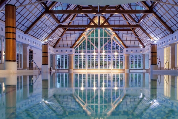 Sauna, hot tub, steam room, body treatments, hydrotherapy, aromatherapy