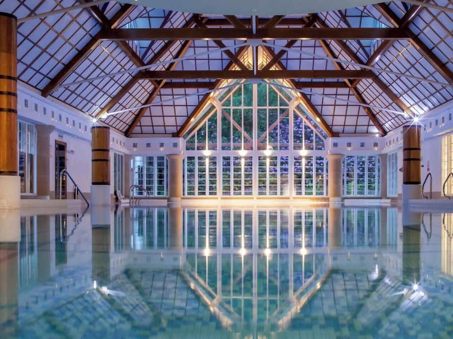 Een sauna, een bubbelbad, een stoombad, lichaamsbehandelingen