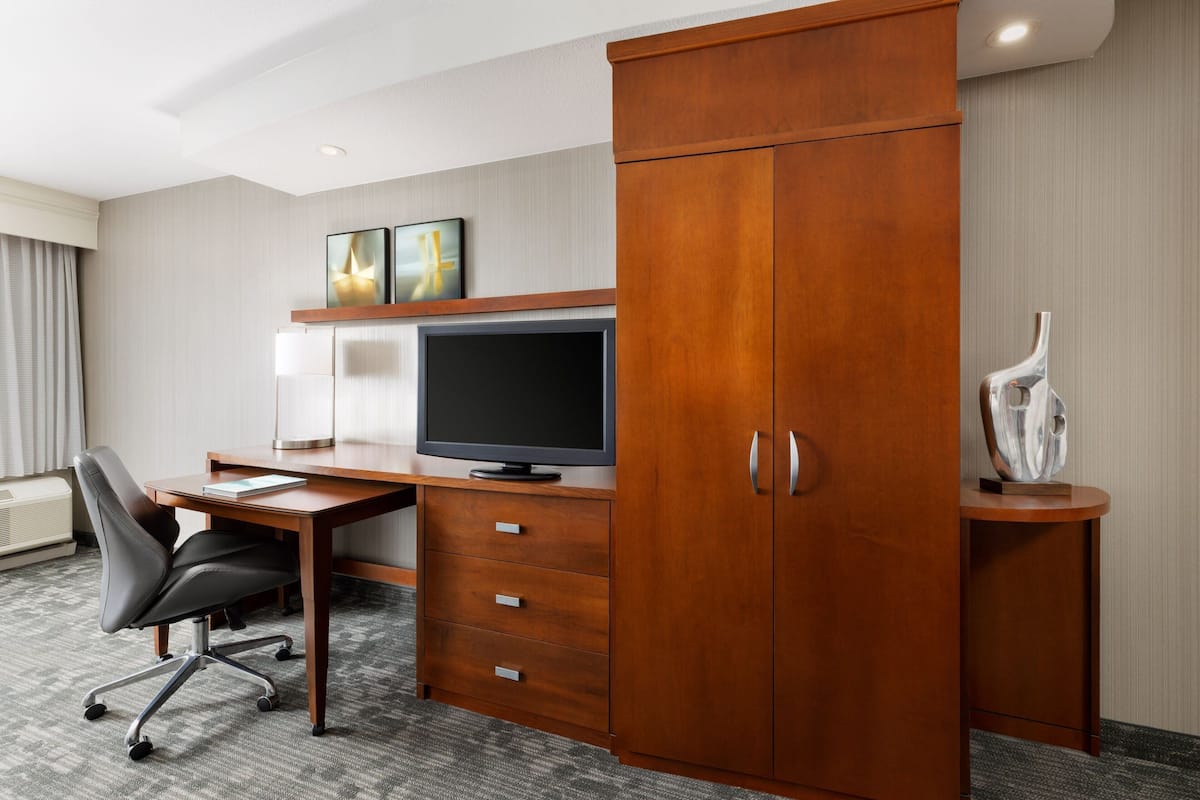 Pillowtop-bedden, een kluis op de kamer, een bureau