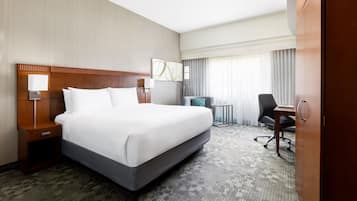 Pillowtop beds, in-room safe, desk, blackout drapes