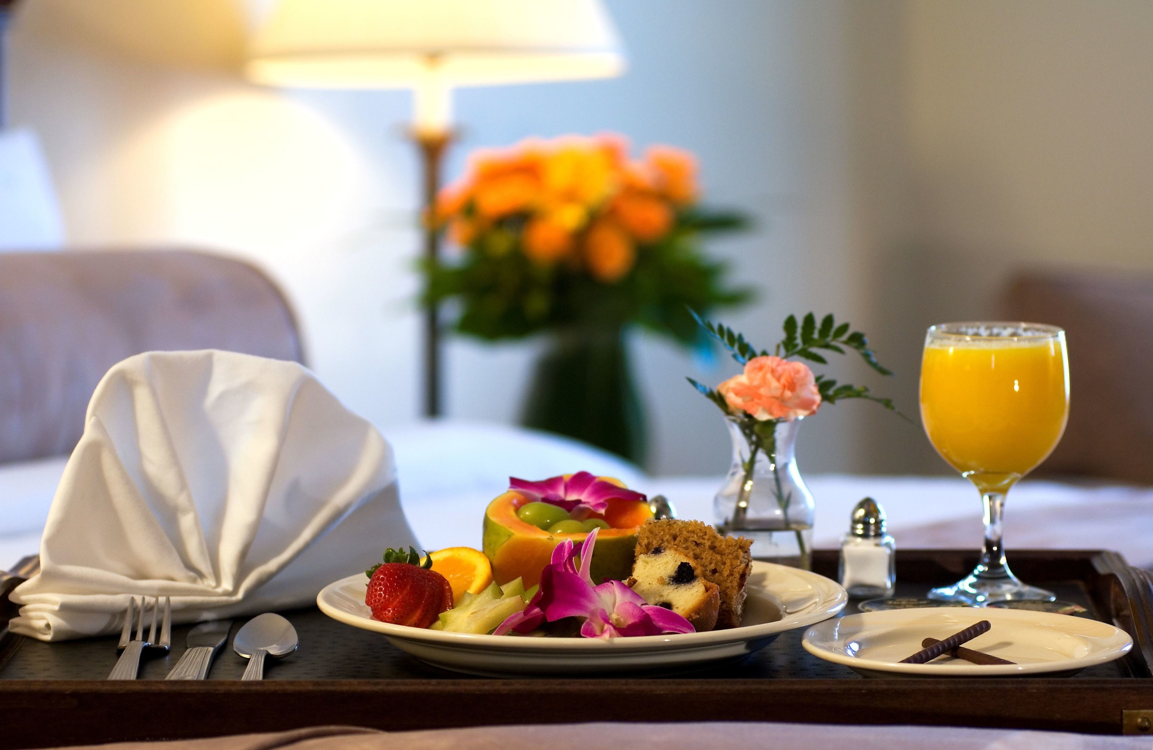 daily cooked-to-order breakfast (usd 10.95 per person)