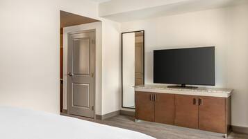 Suite, 1 Bedroom, Jetted Tub | Premium bedding, down comforters, desk, blackout drapes