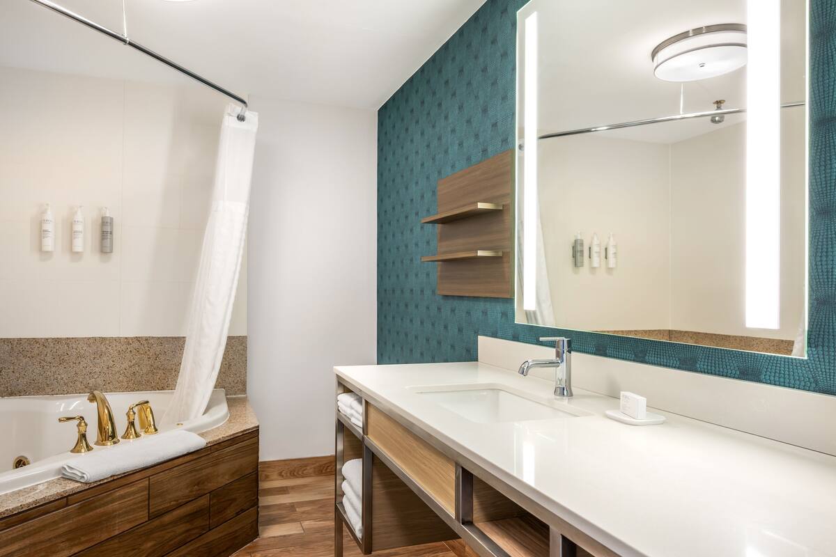 suite, 1 bedroom, jetted tub | bathroom | combined shower/bathtub, free toiletries, hair dryer, towels