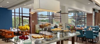 威斯康辛峽谷希爾�頓花園飯店