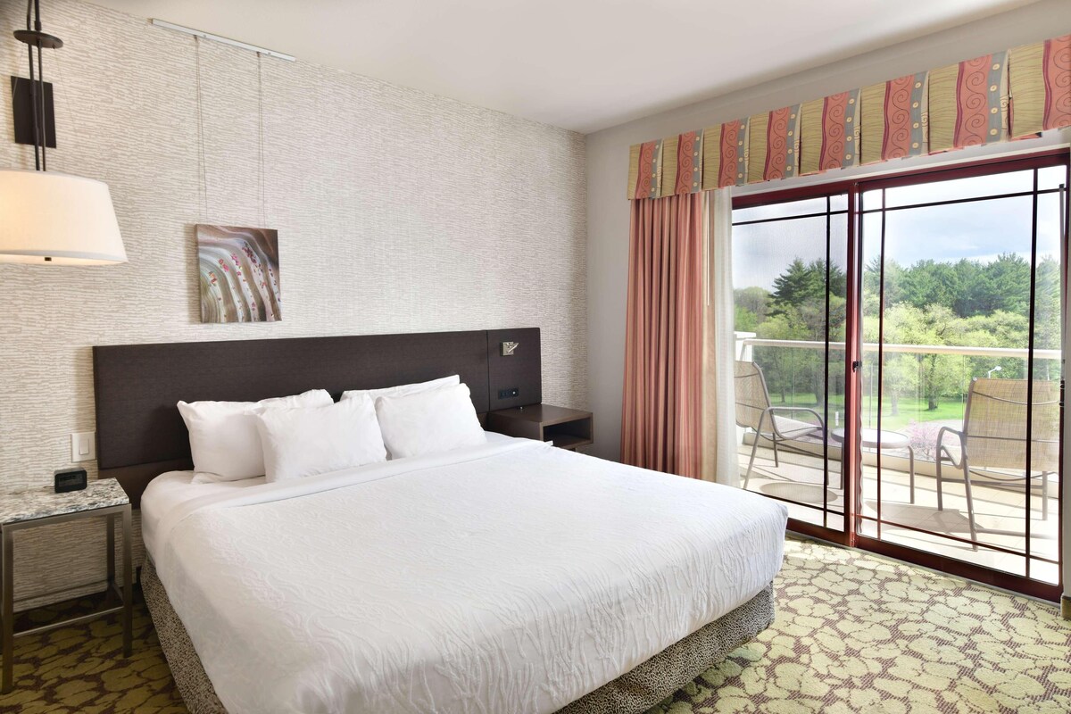 Premium bedding, down comforters, desk, blackout drapes