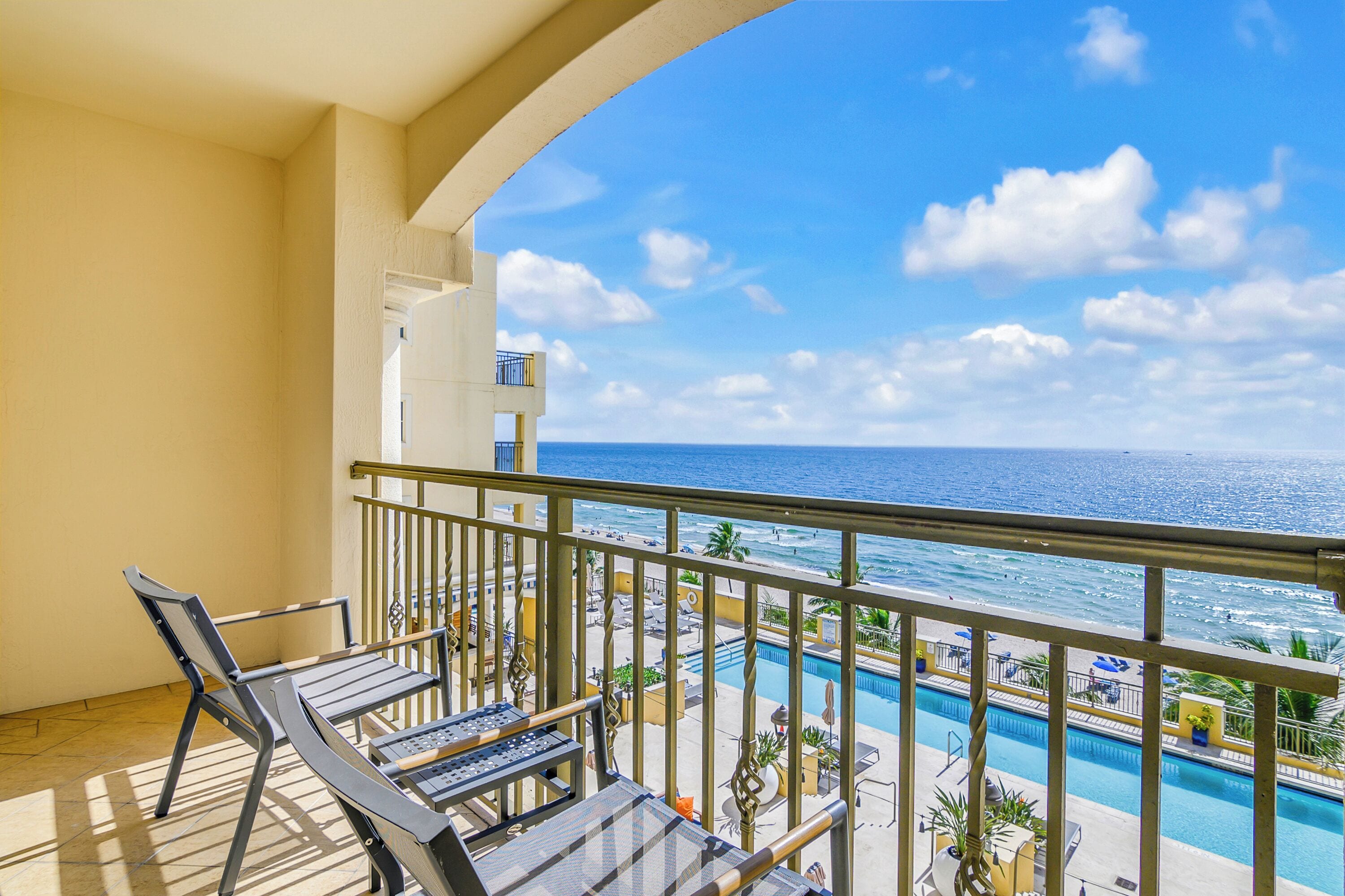 Studio, 1 King Bed, Balcony, Oceanfront | Premium bedding, pillowtop beds, in-room safe, desk