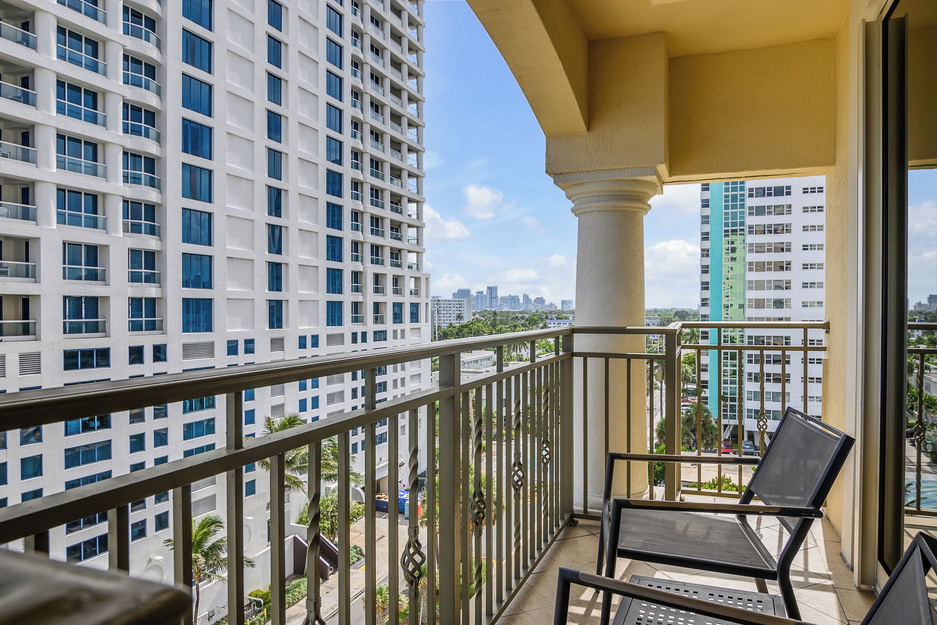 Suite, 1 Bedroom, Roll-in Shower, Ocean View | Premium bedding, pillowtop beds, in-room safe, desk