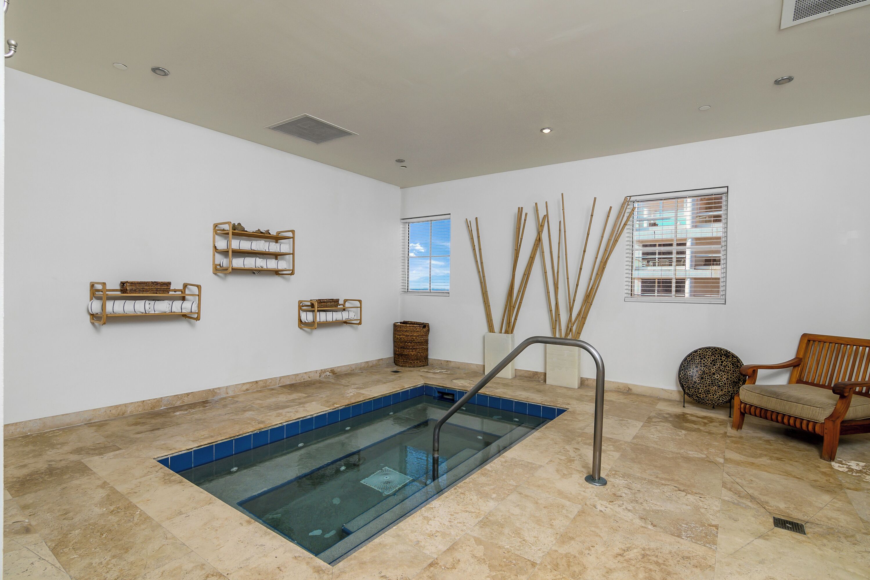 Indoor spa tub