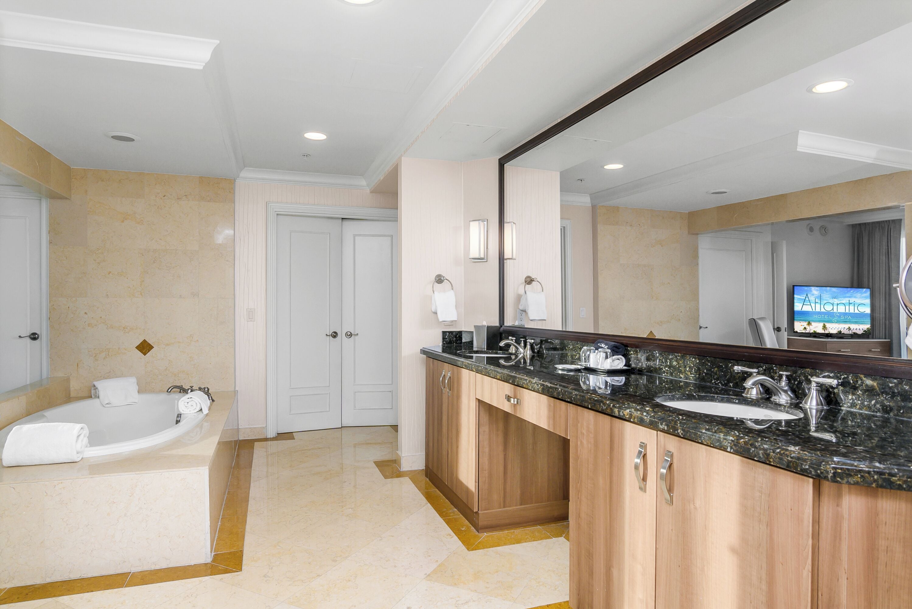 penthouse, 2 bedrooms, city view | premium bedding, pillow-top beds, in-room safe, desk