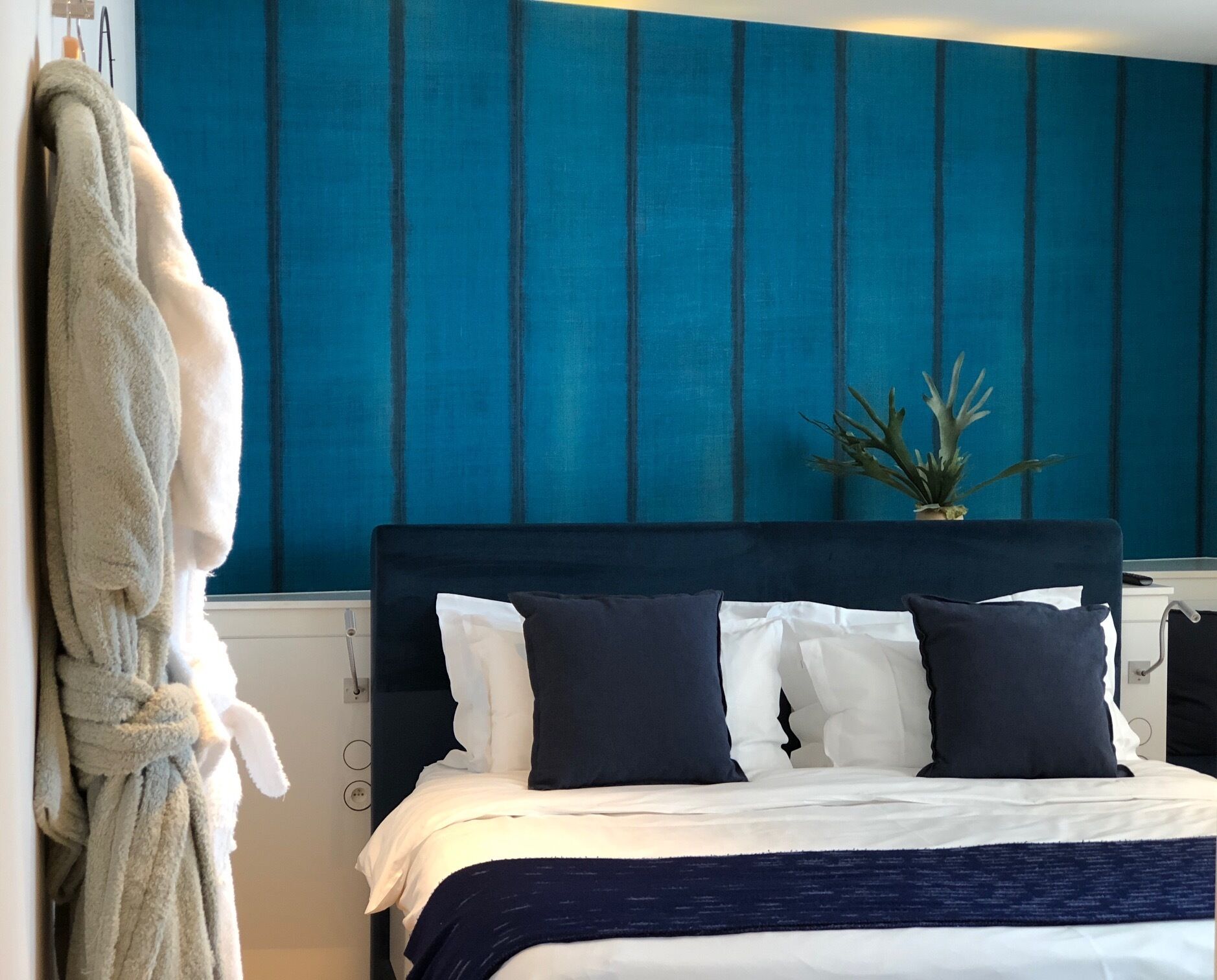 in-room safe, desk, laptop workspace, soundproofing