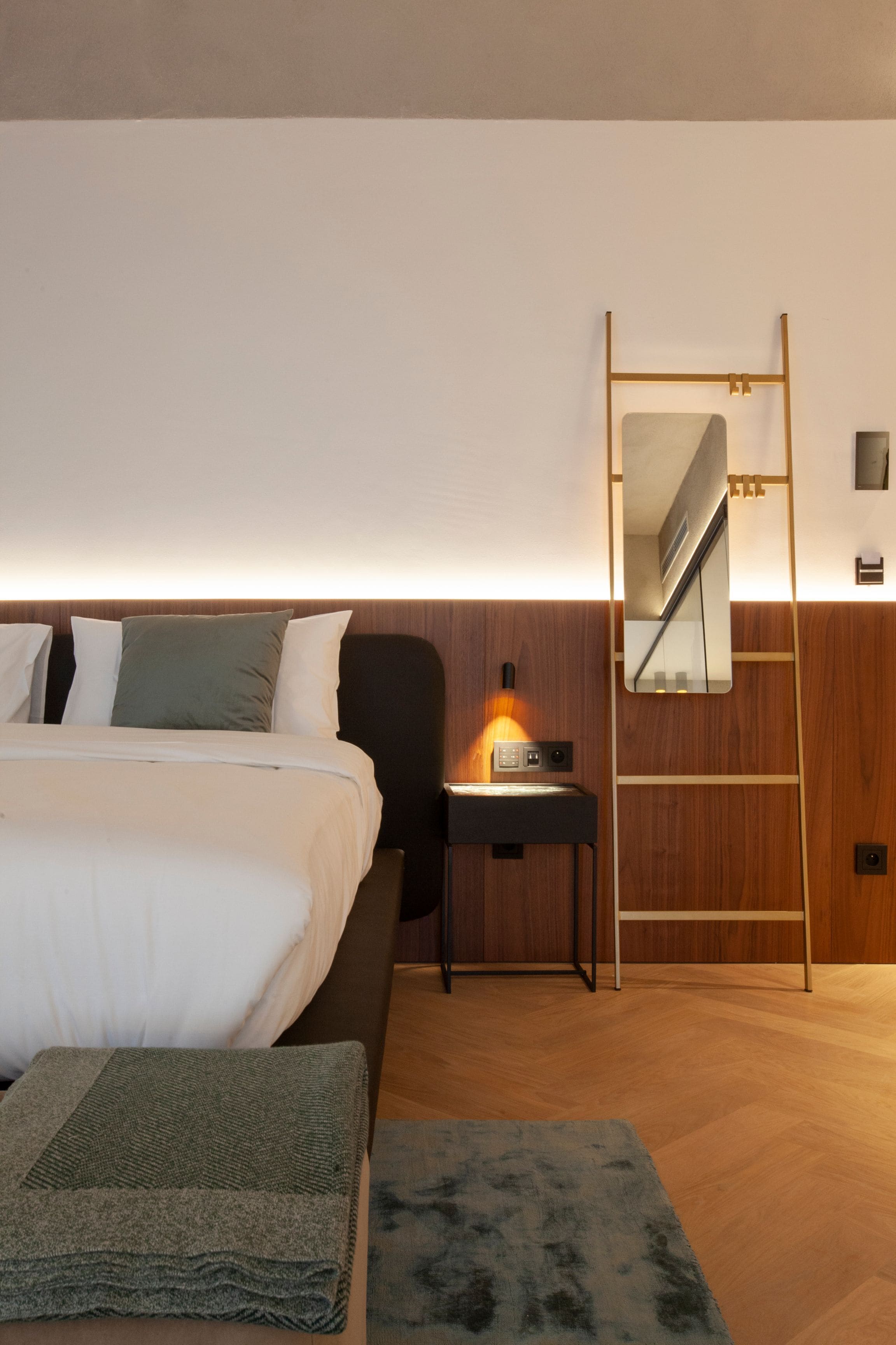 in-room safe, desk, laptop workspace, soundproofing