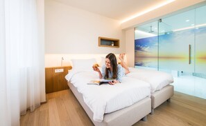 Deluxe Twin Room, 2 Twin Beds, Non Smoking | In-room safe, desk, laptop workspace, soundproofing