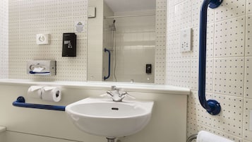Combined shower/bathtub, eco-friendly toiletries, hair dryer, towels