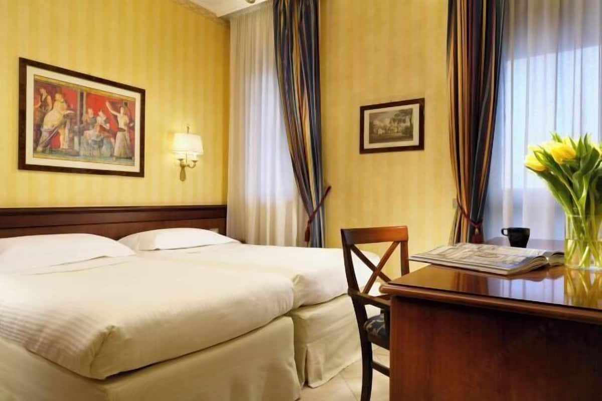 Hypo-allergenic bedding, down comforters, in-room safe, desk