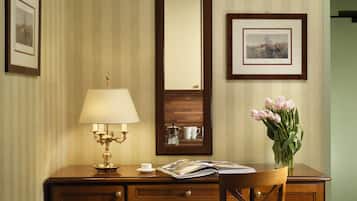 Hypo-allergenic bedding, down comforters, in-room safe, desk