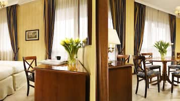 Hypo-allergenic bedding, down duvets, in-room safe, desk