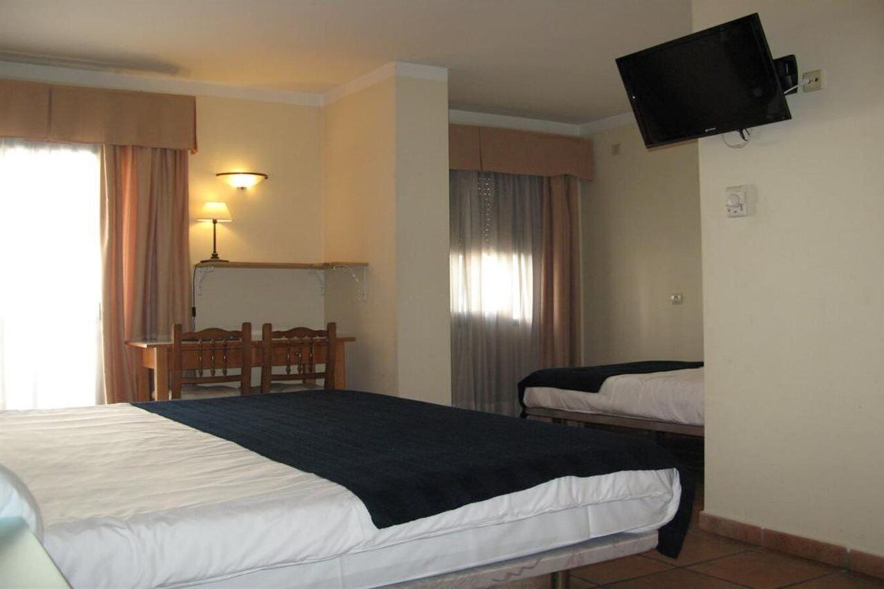 in-room safe, desk, laptop workspace, blackout curtains