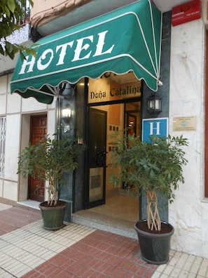 Property entrance - Hotel Doña Catalina (Marbella)