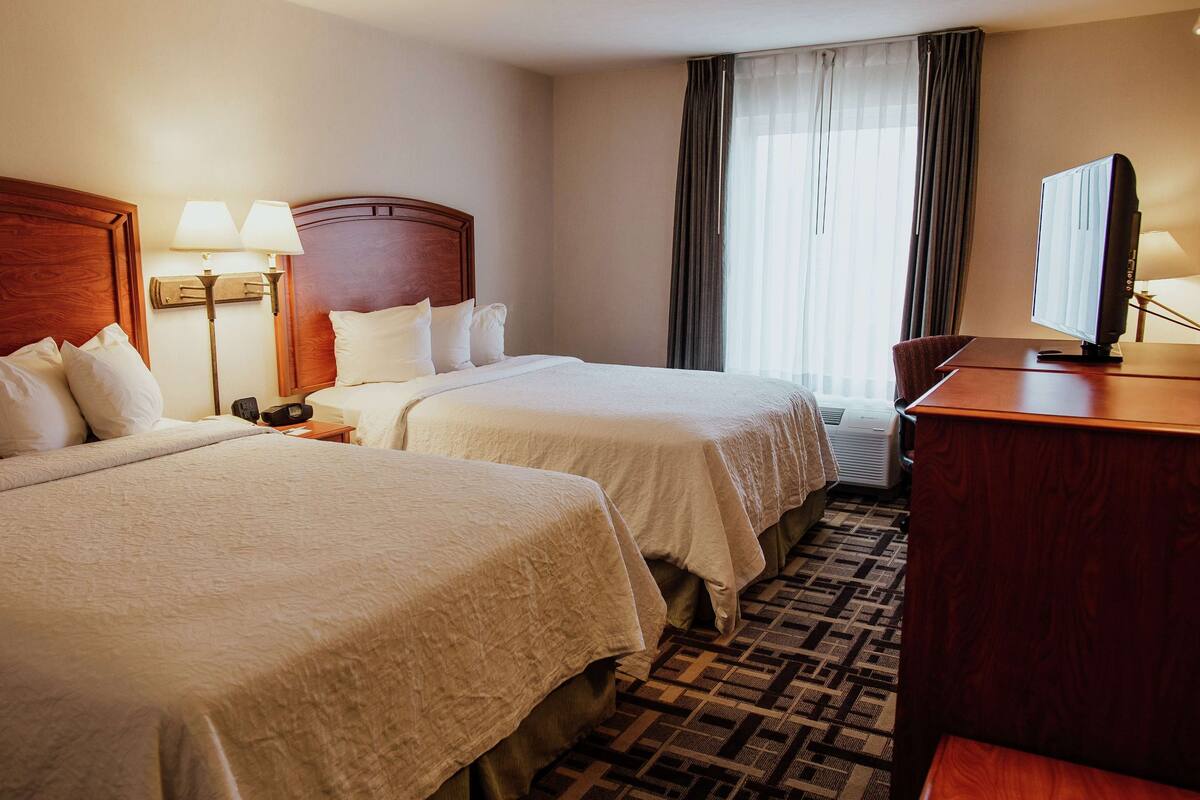 Down duvets, in-room safe, desk, laptop workspace