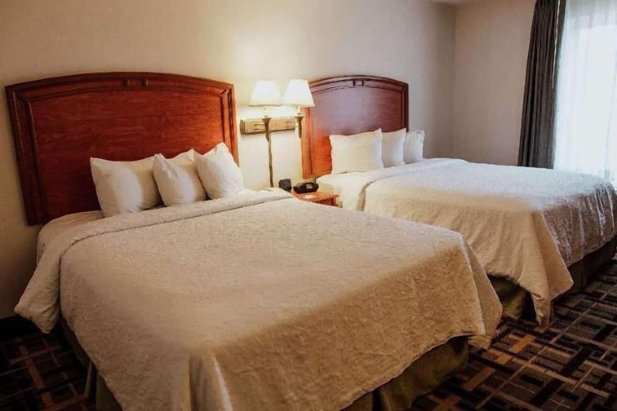 Down duvets, in-room safe, desk, laptop workspace