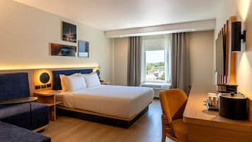 Down comforters, in-room safe, desk, laptop workspace