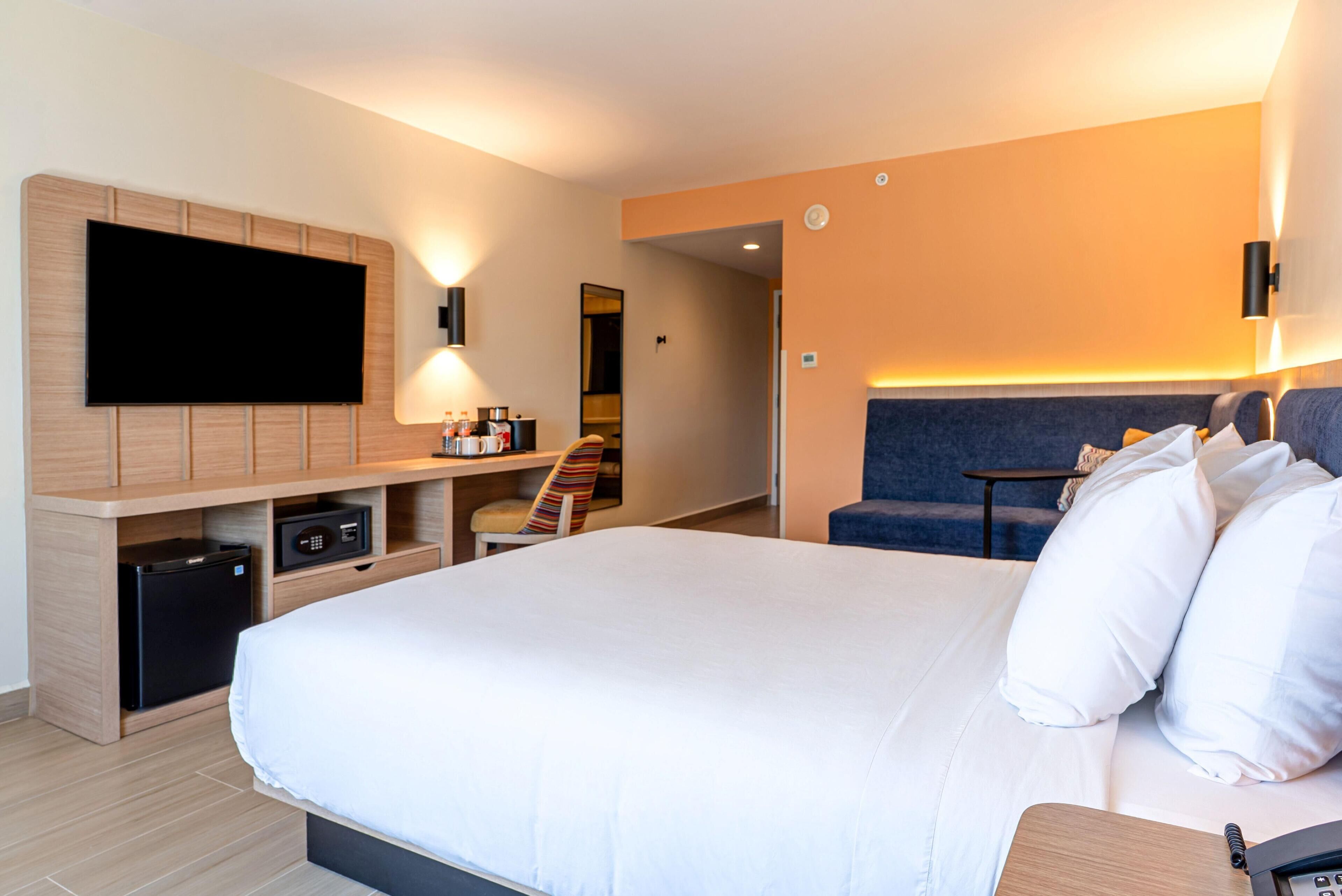 Habitación estándar, 1 cama King size | Edredón, caja de seguridad en la habitación y escritorio 