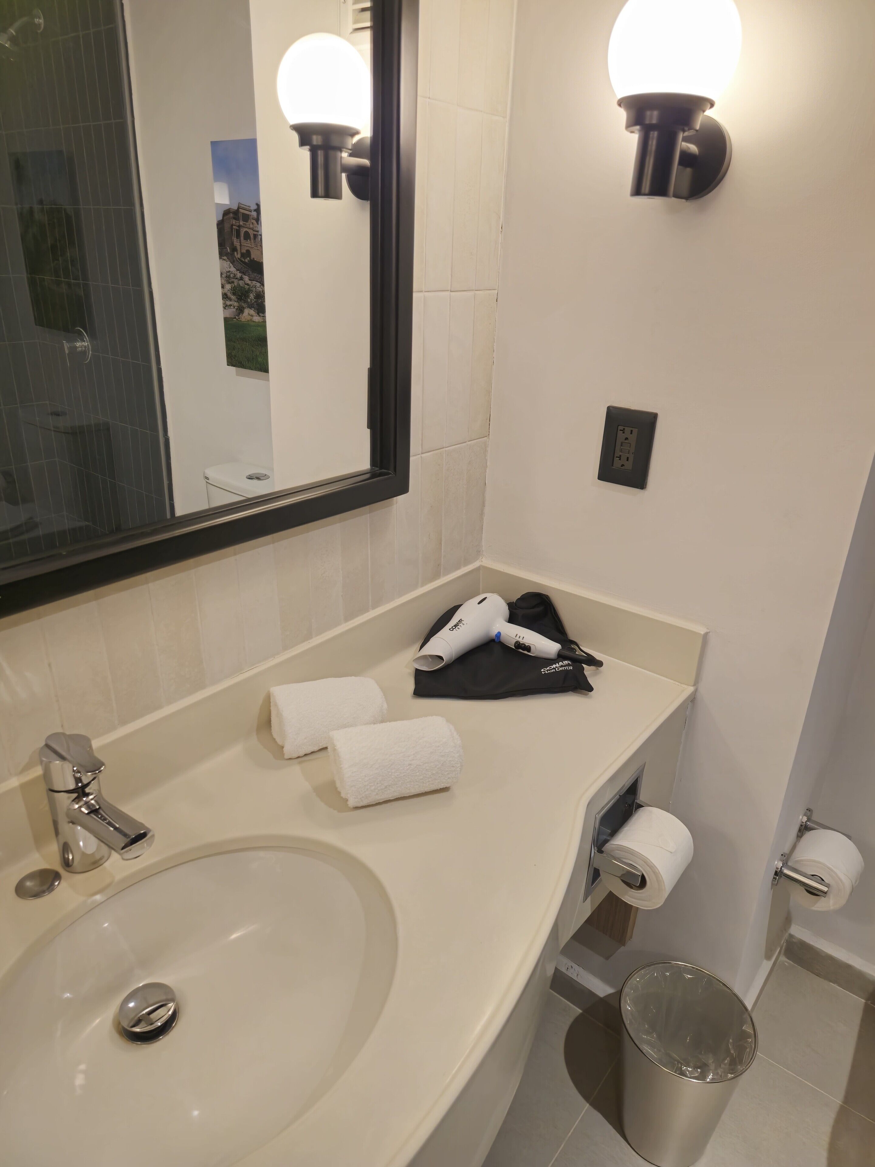 combined shower/bathtub, designer toiletries, hair dryer, towels